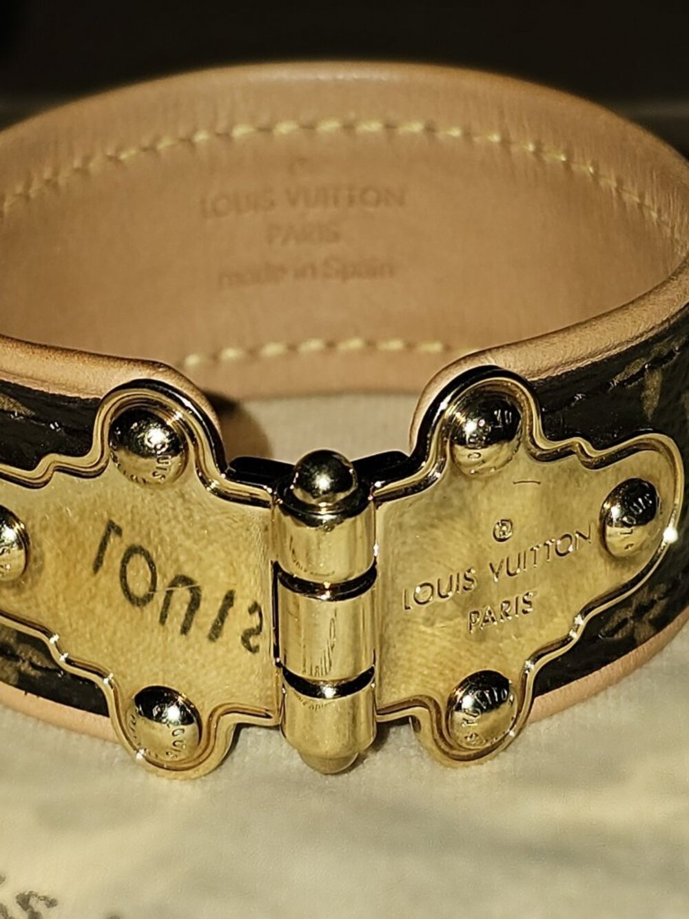 Louis Vuitton Save It Monogram Cuff Bracelet Size 19 Gold Plated M6611E